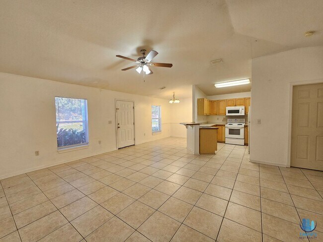 Building Photo - Spacious 3 Bedroom, 2 Bath HOUSE for rent in Lakeland!