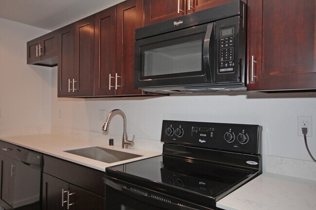 Foto del edificio - Three Blocks from the Light Rail