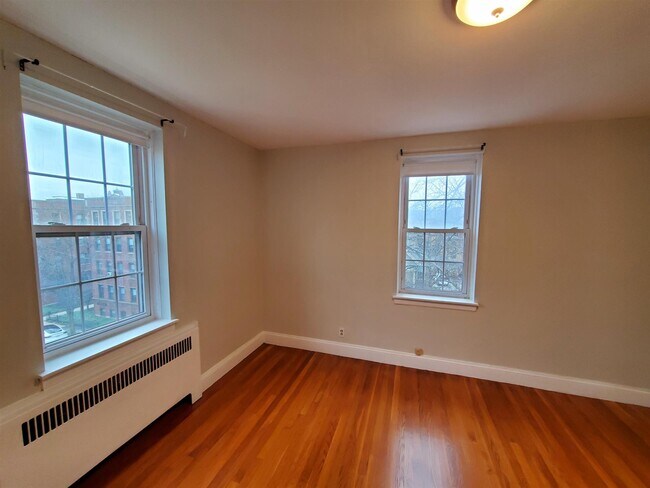 Building Photo - 16 Ware St