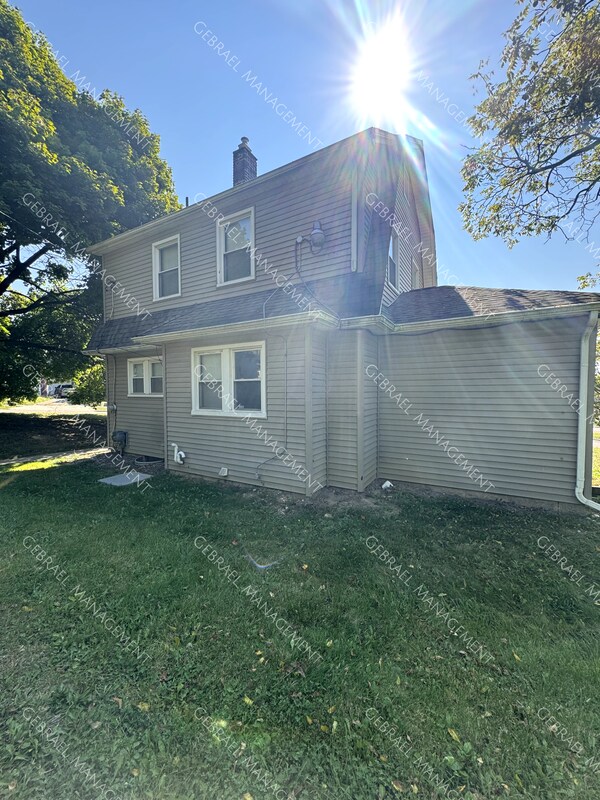 Building Photo - 750 N Chevrolet Ave