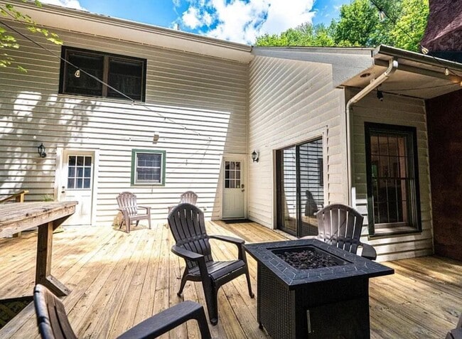 Foto del edificio - 159 Creekstone Dr