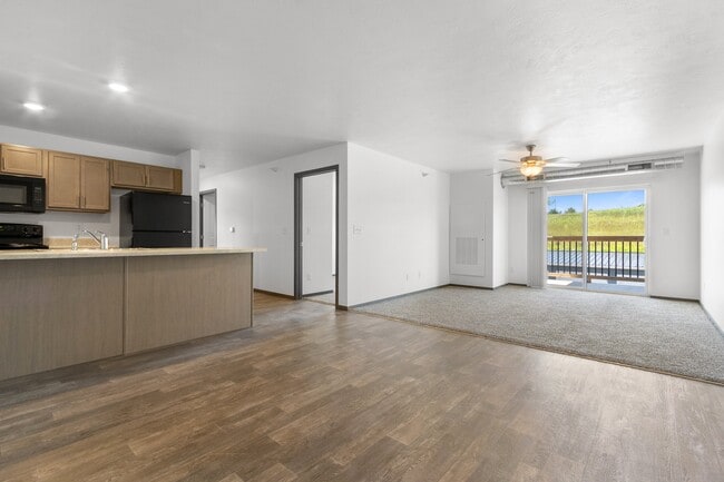 Building Photo - Split Rock Village Apartments & Townhomes