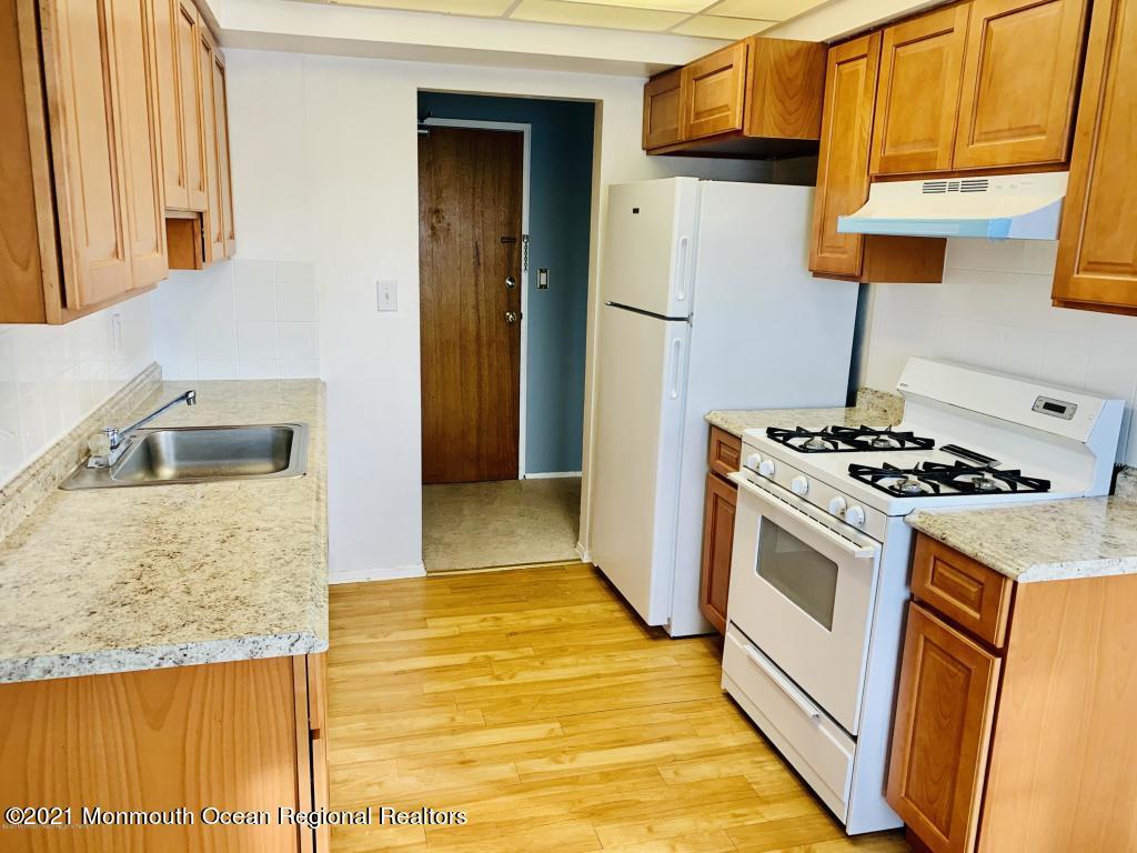 66 Stonehurst Blvd Unit F, Freehold, NJ 07728 Condo for Rent in