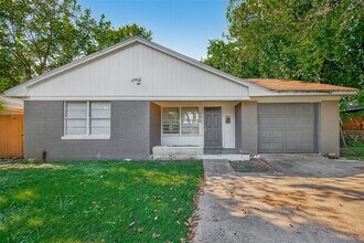 Building Photo - 450 Glenburnie Dr