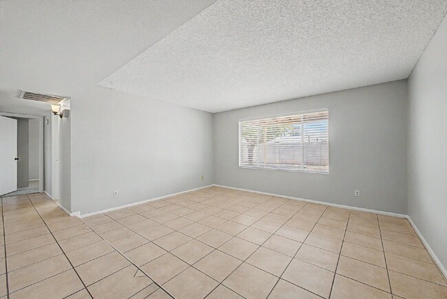 Building Photo - 12446 N 36th Dr