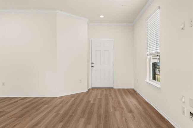 Building Photo - 7807 House Finch Dr
