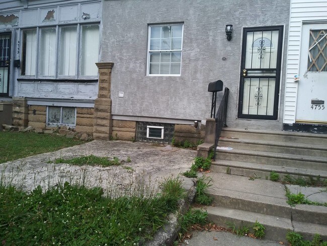 Building Photo - 4757 N Mascher St