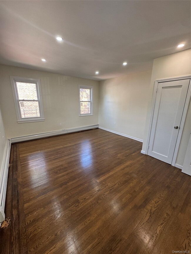 Building Photo - 1054 Lydig Ave