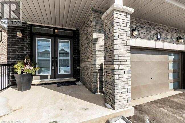 Building Photo - 135 Eva Dr