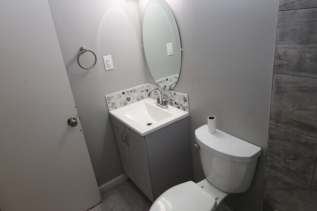 Building Photo - 1708 6th St