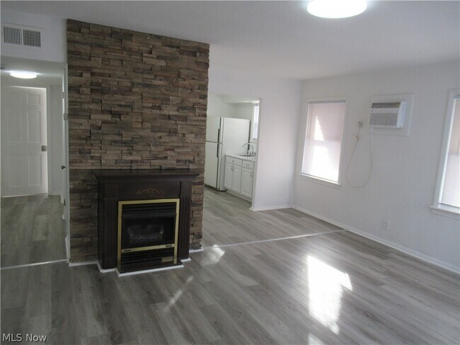 Building Photo - 1403 Dawnwood Dr