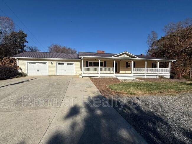 Foto del edificio - 292 Feezor Rd