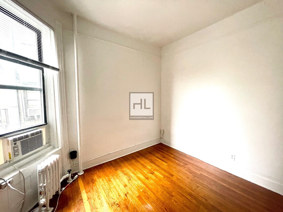 Charming 1 Bed West 83 Street, UWS Apartment for Rent in New York