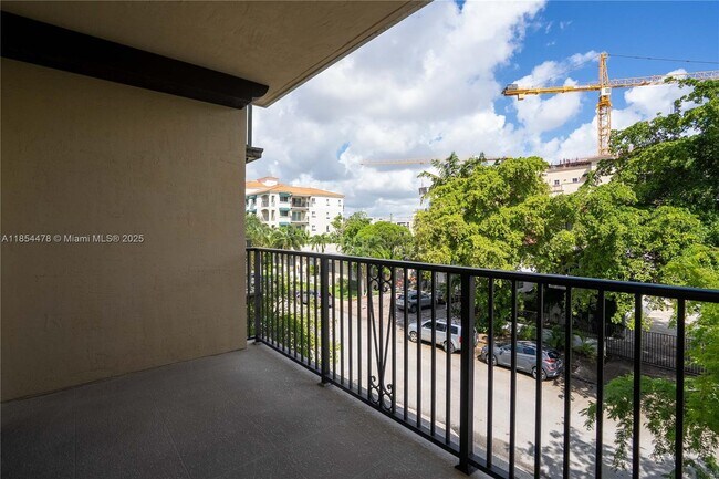 Foto del edificio - 300 Majorca Ave