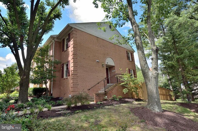 Building Photo - 6098 Crown Royal Cir