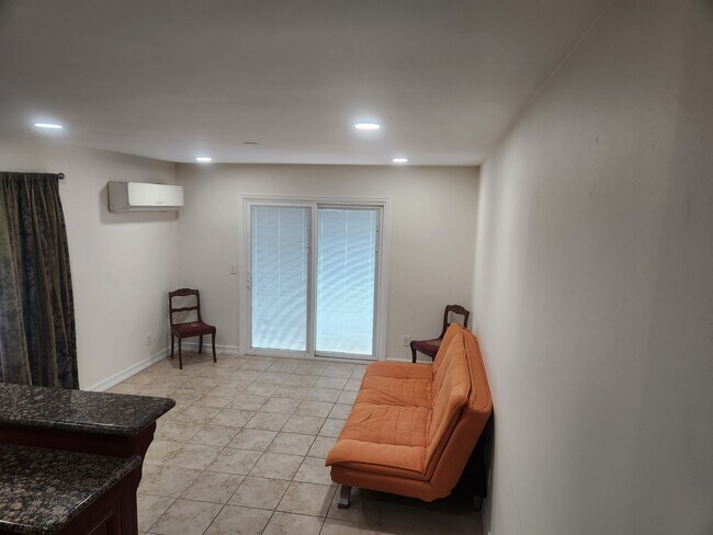 Foto del edificio - 5516 Vanalden Ave