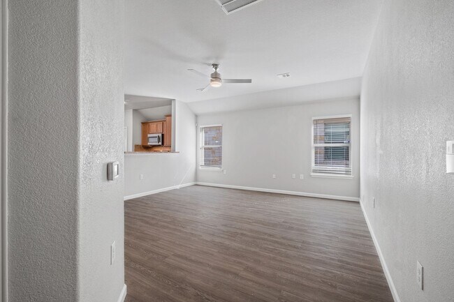 Foto del edificio - Well-Maintained Home Close to Shopping, Dining & Entertainment