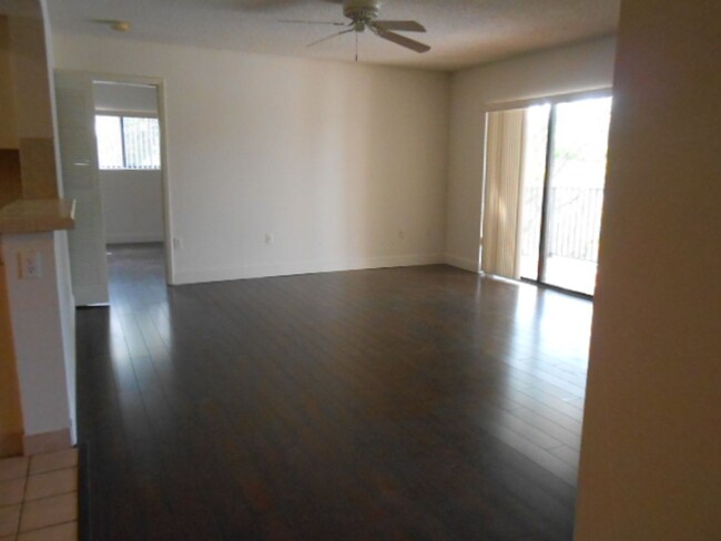 Building Photo - 2B/2B