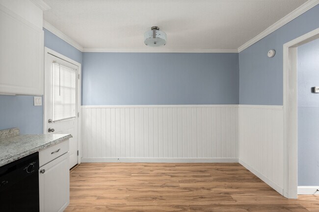 Foto del edificio - 1311 W Meadowview Rd