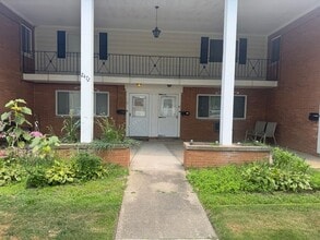 Building Photo - 2472 Warren Pkwy