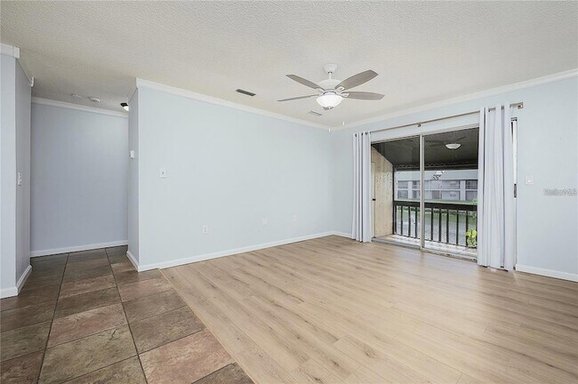 Foto del edificio - 2608 Hidden Lake Dr N