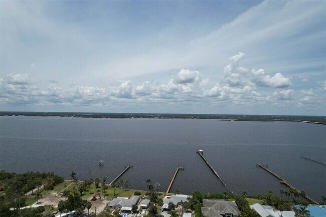 Foto del edificio - 25459 Shore Dr