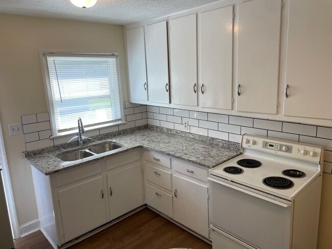 Building Photo - 1915