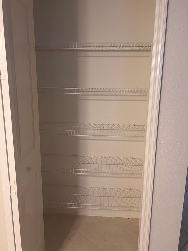 Building Photo - Move in special!  Unfurnished 2 Bedroom, 2...