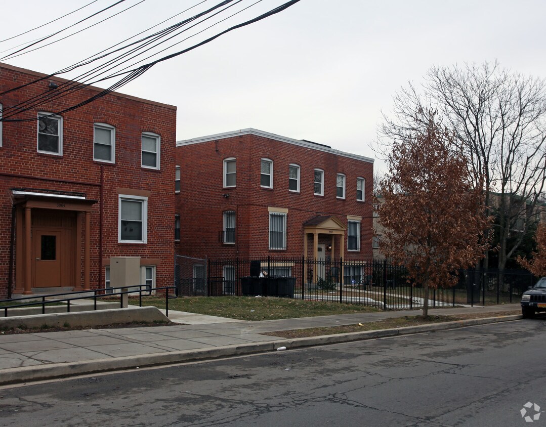 Primary Photo - 3068 30th St SE