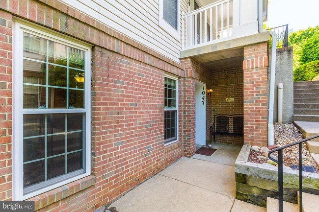 Building Photo - 1047 Hillside Lake Terrace