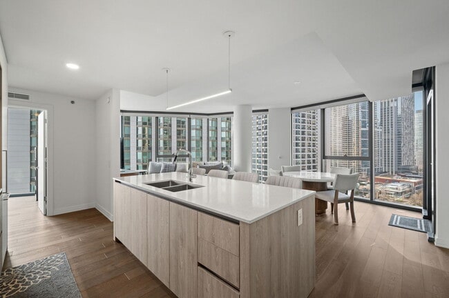 Building Photo - 211 N Harbor Dr