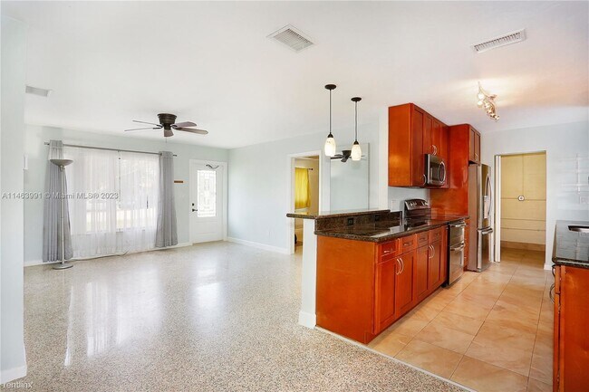 Building Photo - 4 br, 3 bath House - 10045 SW 82nd St