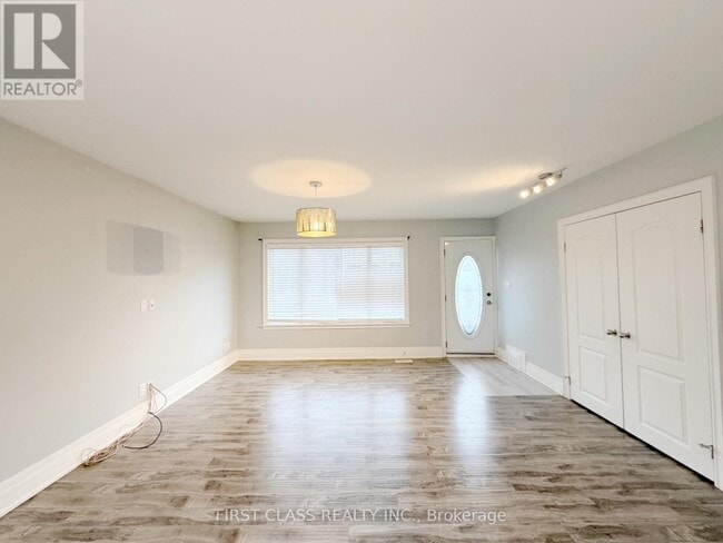 Building Photo - 356 Horsham Ave