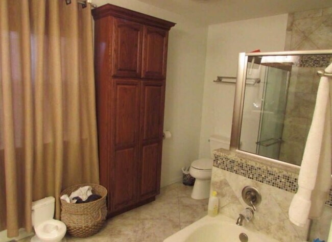 Foto del edificio - 239 Fox Ridge Rd
