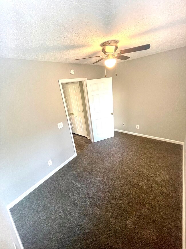 Building Photo - Cove at Center Point