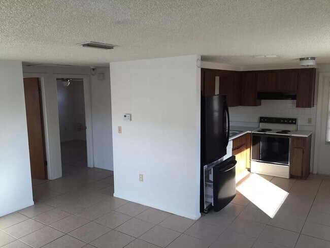 Building Photo - 5713 Cheyenne Dr