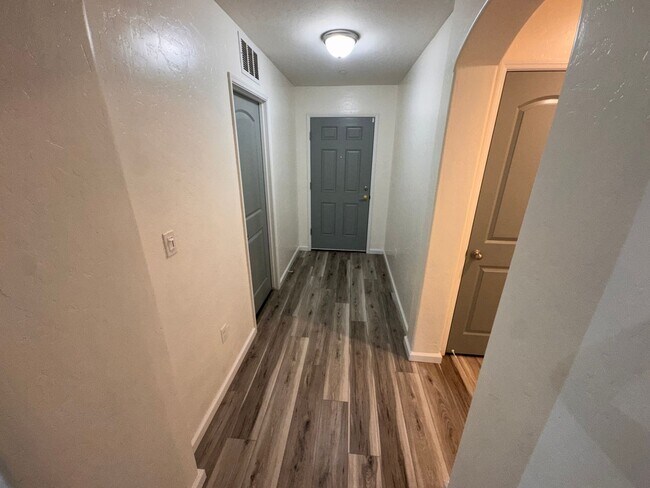 Foto del edificio - Lovely Home for rent in Hanford,Ca