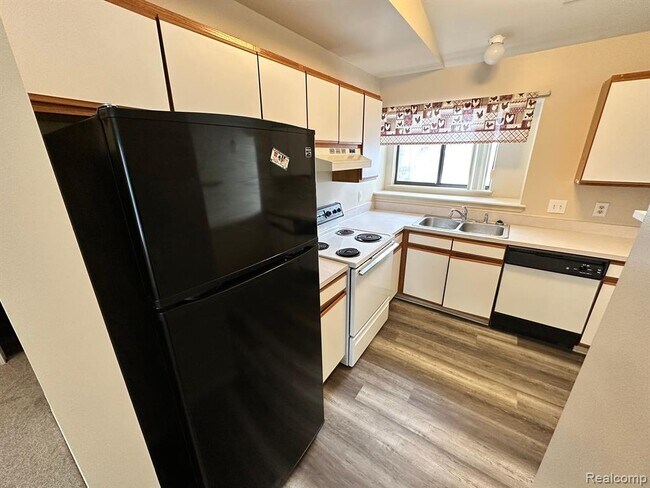 Building Photo - 42819 Lilley Pointe Dr
