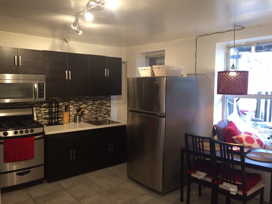 Primary Photo - 123 Albany Ave