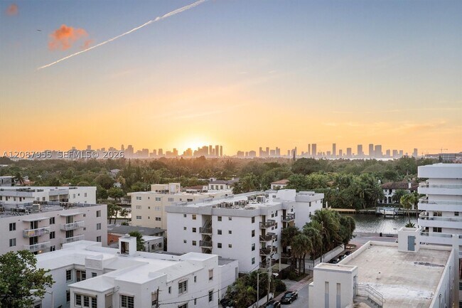 Foto del edificio - 3737 Collins Ave