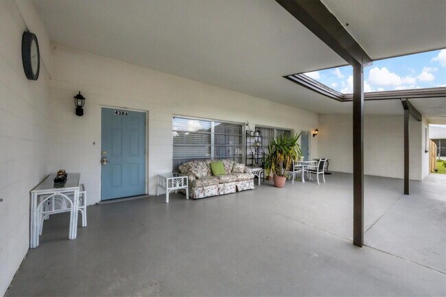 Foto del edificio - "Charming 2-Bedroom Duplex Retreat in North Port!"