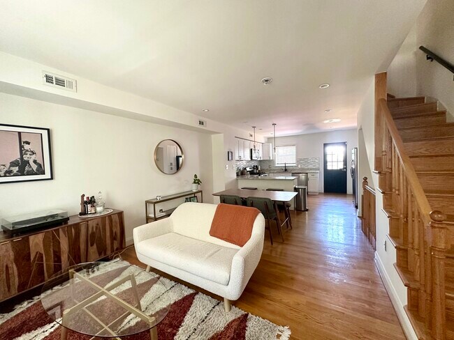 Foto del edificio - 1346 Downing St NE