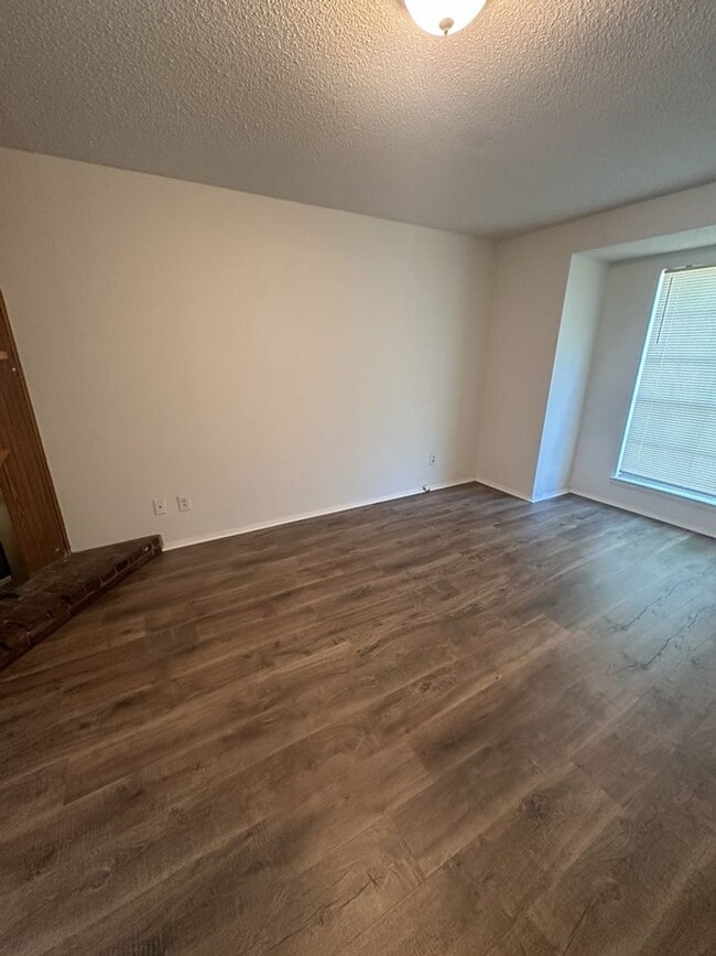 Foto del edificio - Freshly Renovated - 2 Bedroom | Pet Friendly