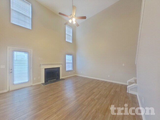 Building Photo - 920 Grass Hollow Ct