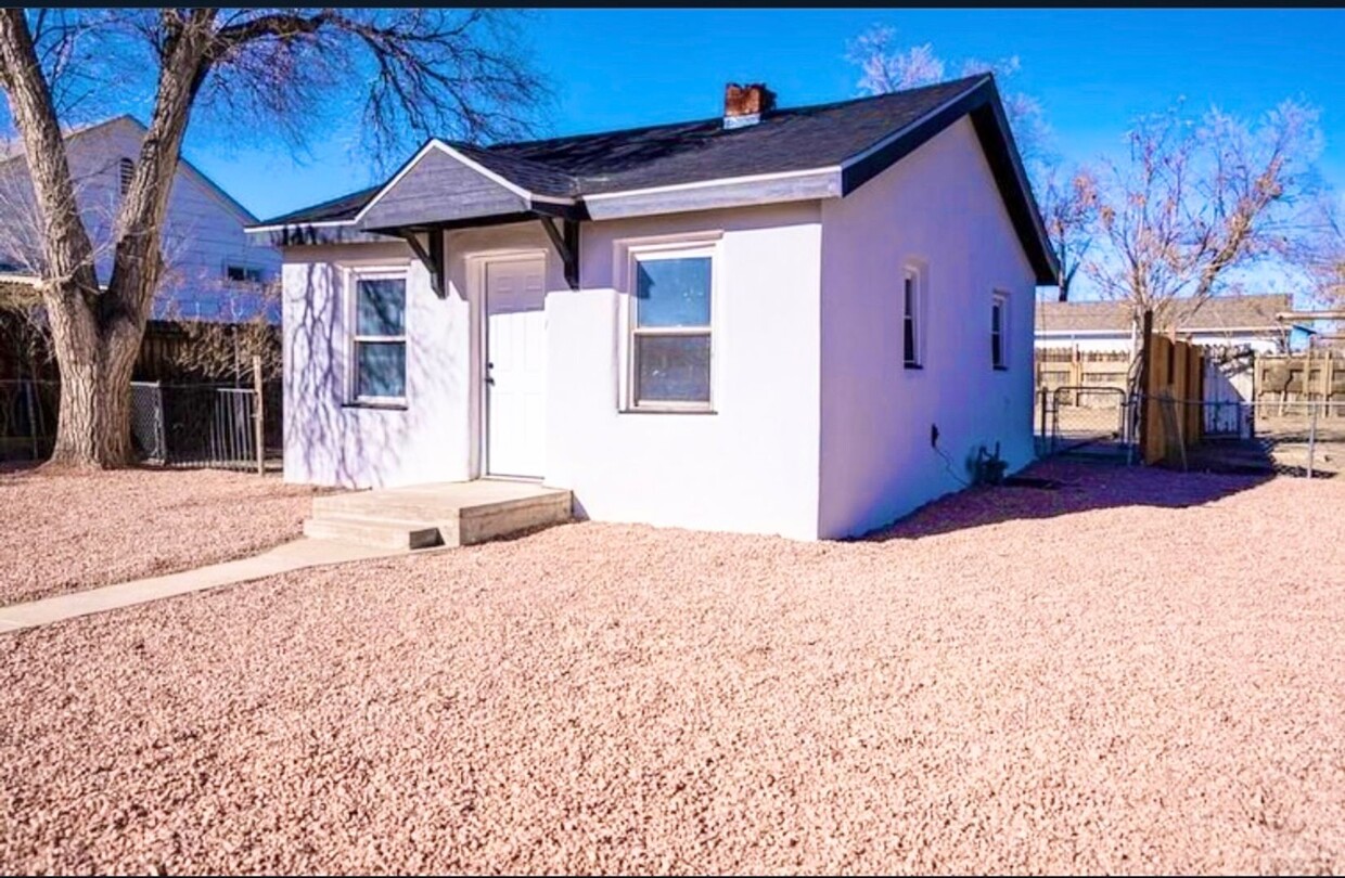 Primary Photo - Cozy 1 bed 1 bath home in Pueblo $1200