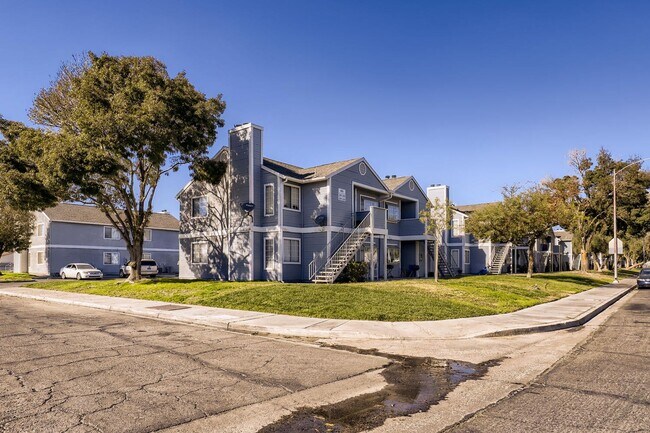 Foto del edificio - LOVELY 2 bedroom Condo Ready for Immediate Move in!!