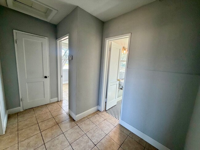 Building Photo - 634 Miller Rd