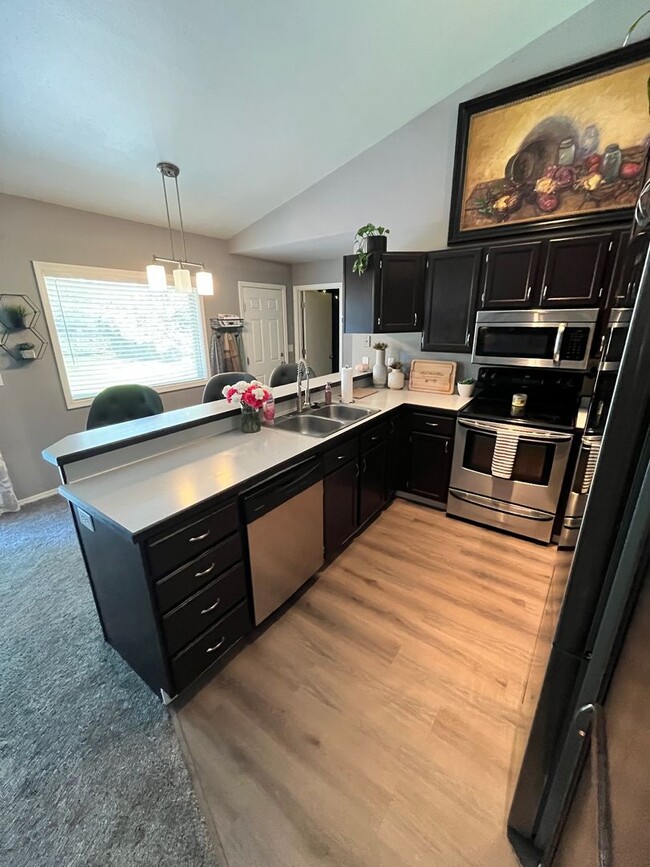 Foto del edificio - Newly Renovated 3 bed 2 bath home in the h...