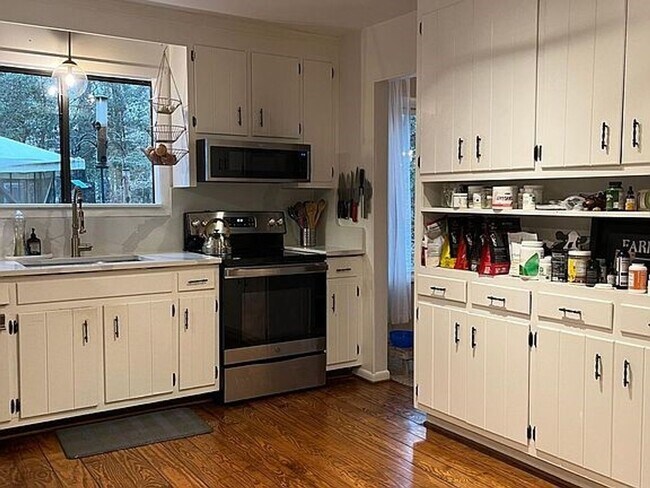 Building Photo - Single-Family Home for rent in First Colon...
