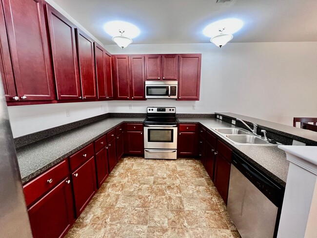 Foto del edificio - 3 Bedroom Condo in Western Branch